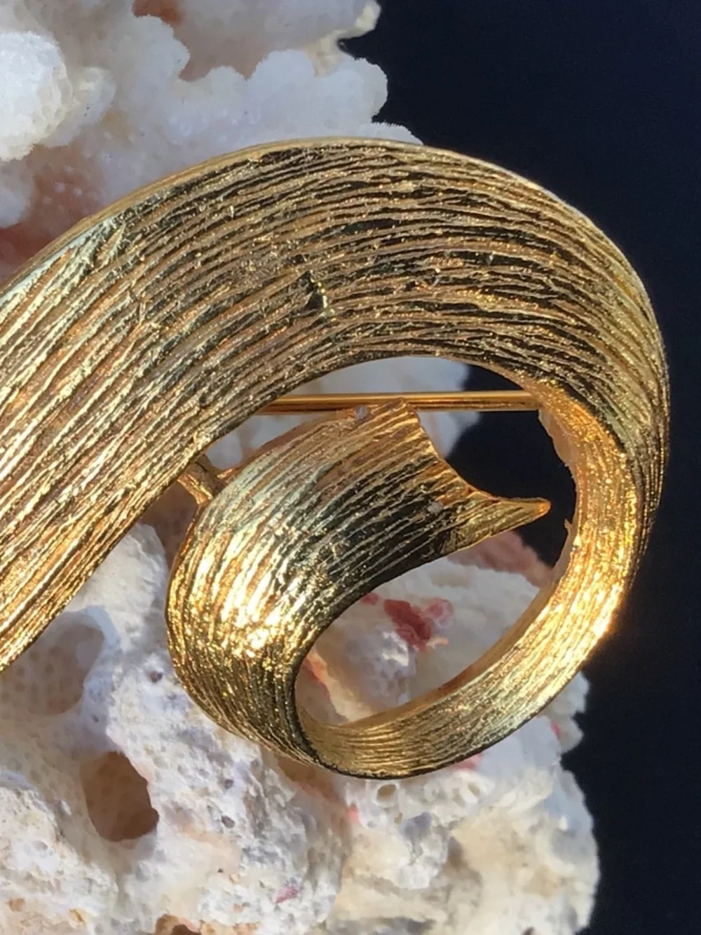 Vintage Large Textured Swirl S Brooch Pin Gold-tone metal B.S.K.